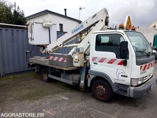 Nissan Arbeitsbühne-LKW